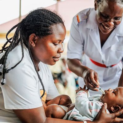 Apoyo a la vacunación infantil en países vulnerables